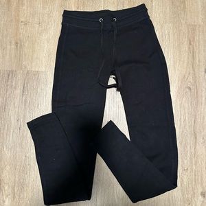 BERSHKA BLACK LEGGINGS